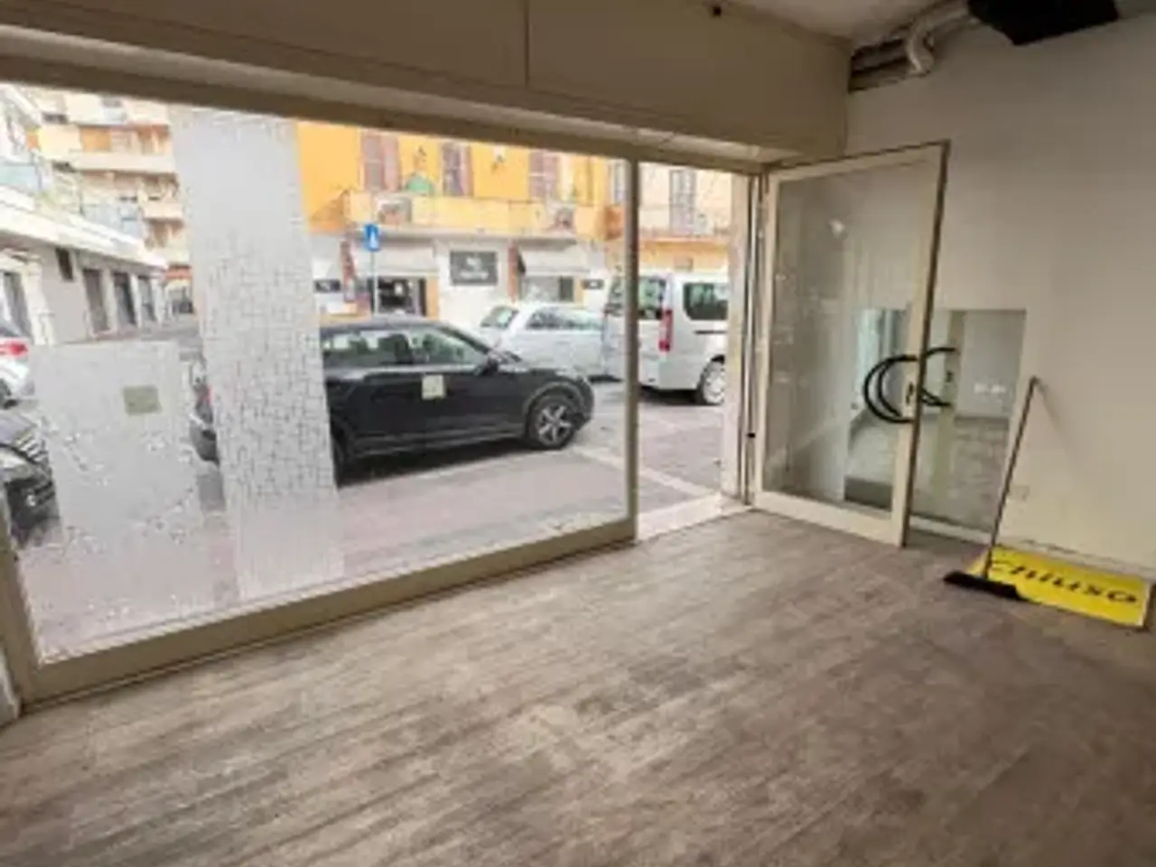 Negozio in Via della Liberazione 114, Nettuno, {3} - Foto 1