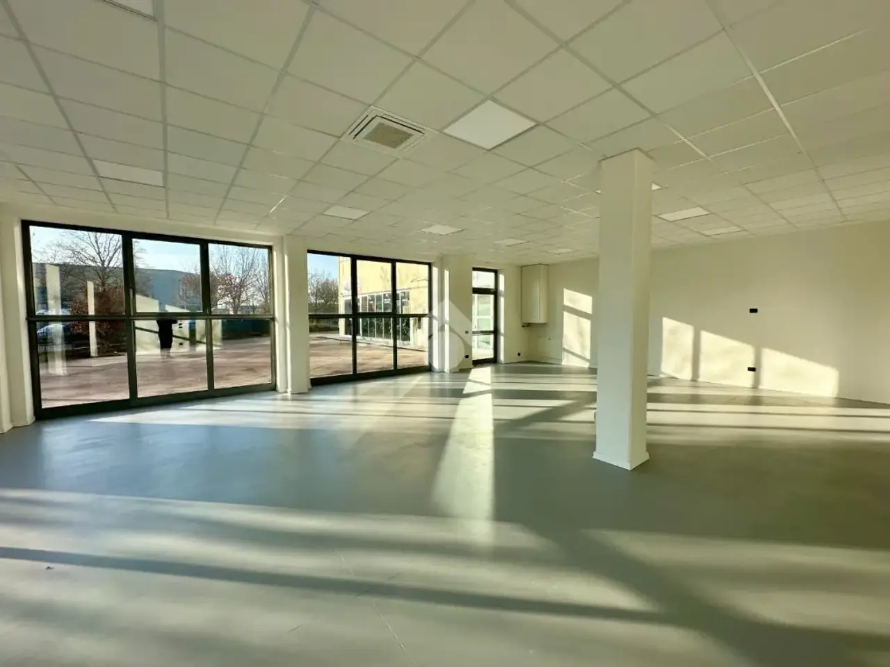 Ufficio in Via del Lavoro 5, Trebaseleghe, {3} - Foto 1