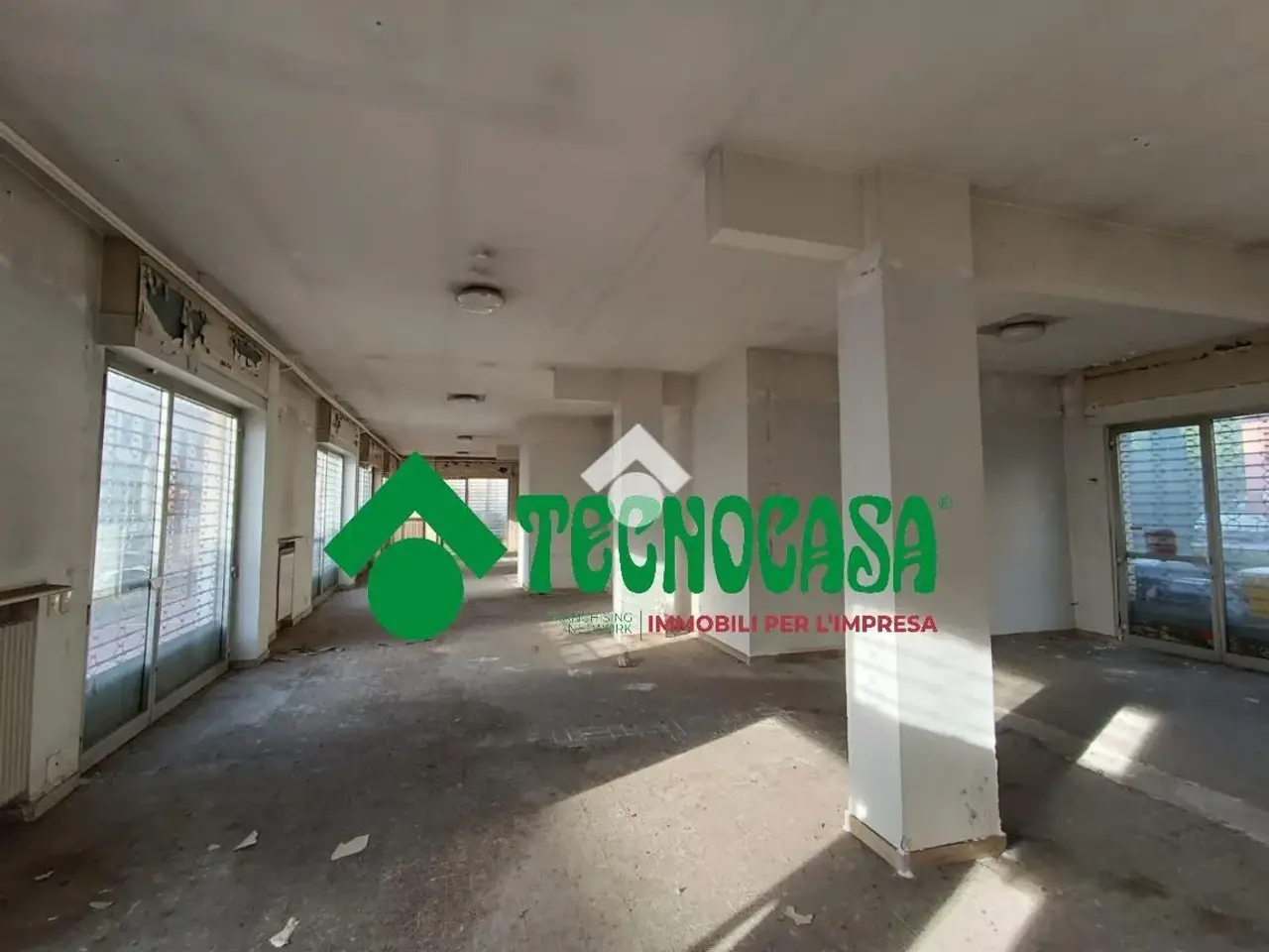 Negozio in Via Santa Maria, Campi Bisenzio, {3} - Foto 1