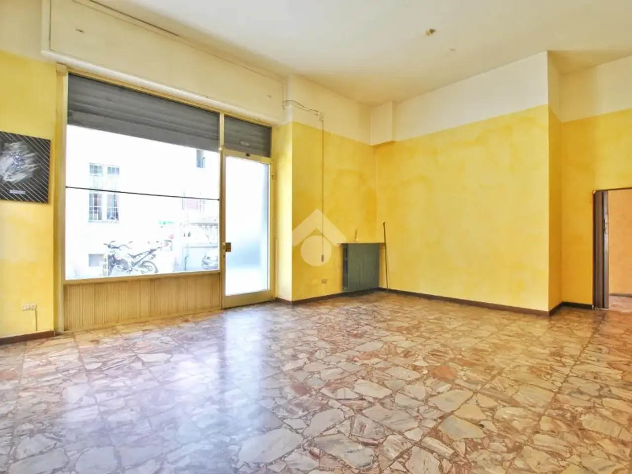 Negozio in Via Mario Mainelli 15, Cavaglia', {3} - Foto 1