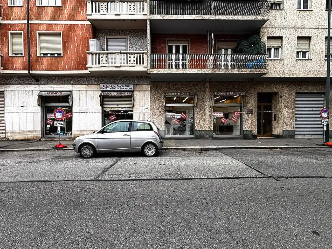 Negozio in Via Conte di Roccavione 59, Torino, {3} - Foto 1