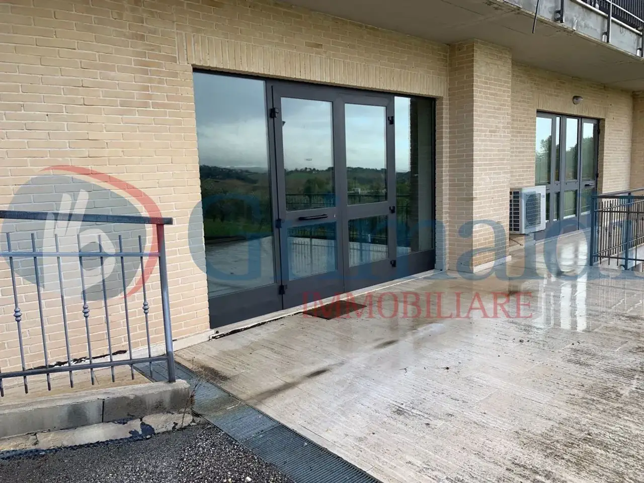 Esercizio commerciale in Via Gualdese 1, Perugia, {3} - Foto 1