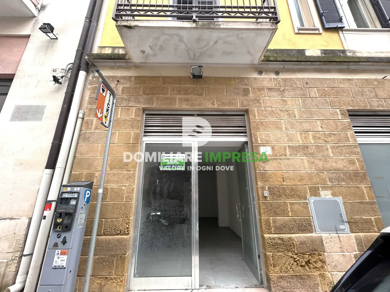 Locale commerciale in Via Filippo Bacile 16, Lecce, {3} - Foto 2