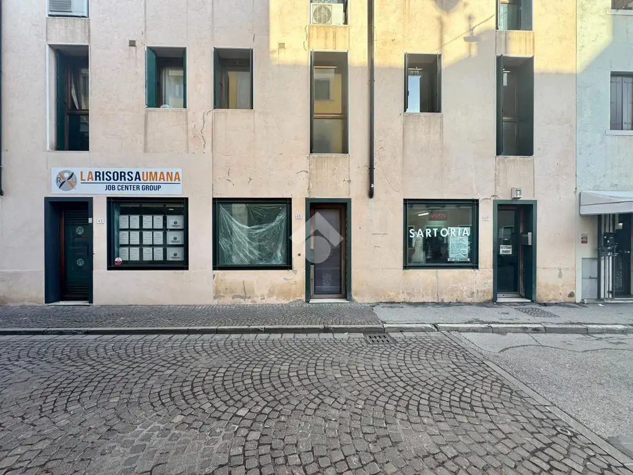 Negozio in Via Borgo Pieve 45, Castelfranco Veneto, {3} - Foto 1