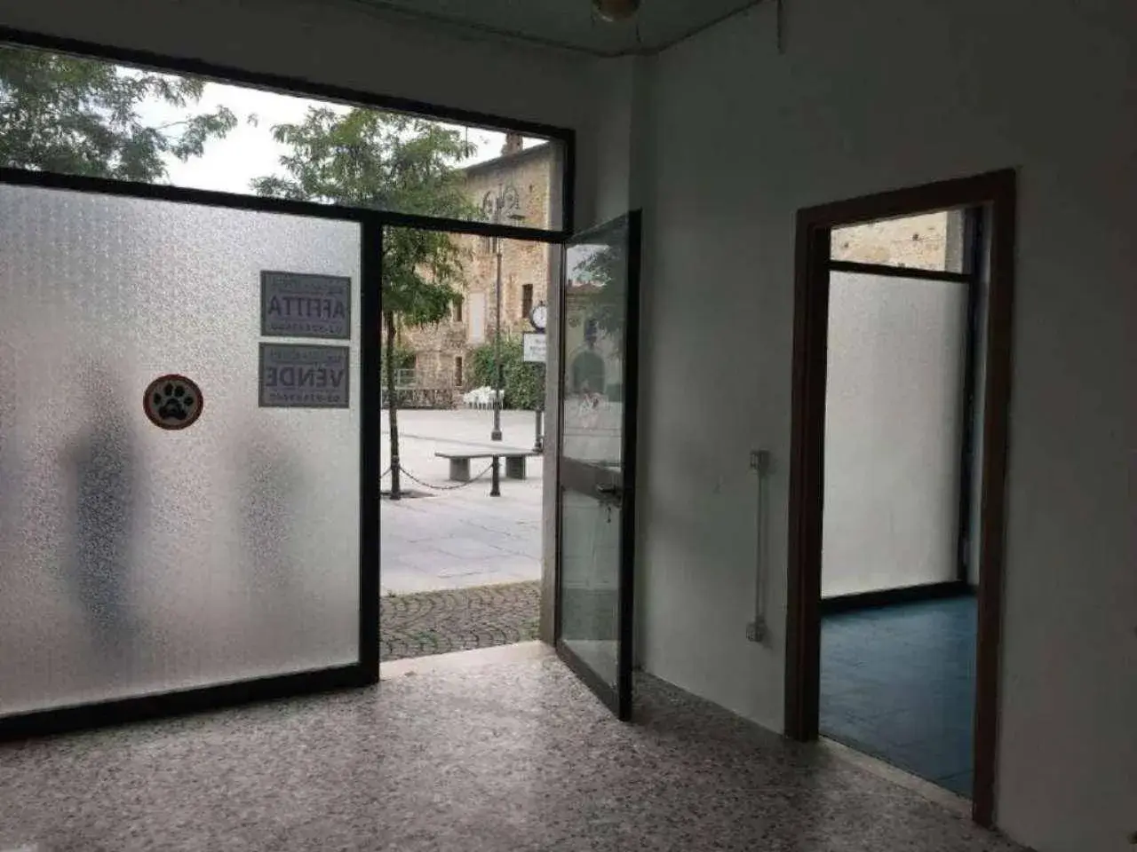 Locale commerciale in Piazza Generale Perrucchetti 36, Cassano D'Adda, {3} - Foto 2