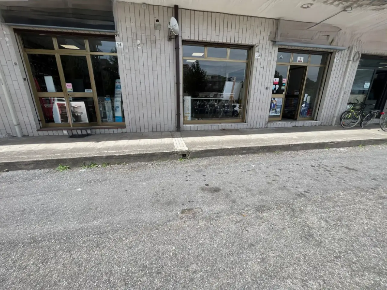 Negozio in Via Giuseppe Tommasi 6, Cosenza, {3} - Foto 1
