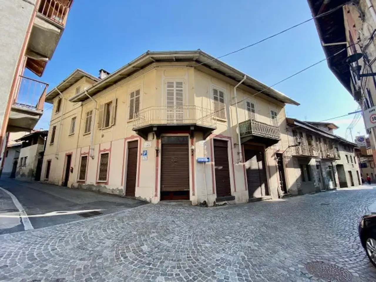 Negozio in Via Pietro Carta 17, Biella, {3} - Foto 1