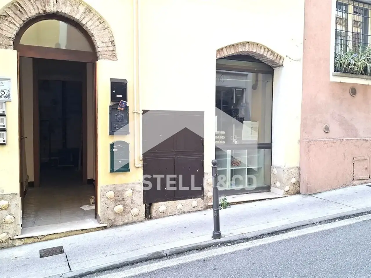 Negozio in Via Mazzini, Desenzano Del Garda, {3} - Foto 2