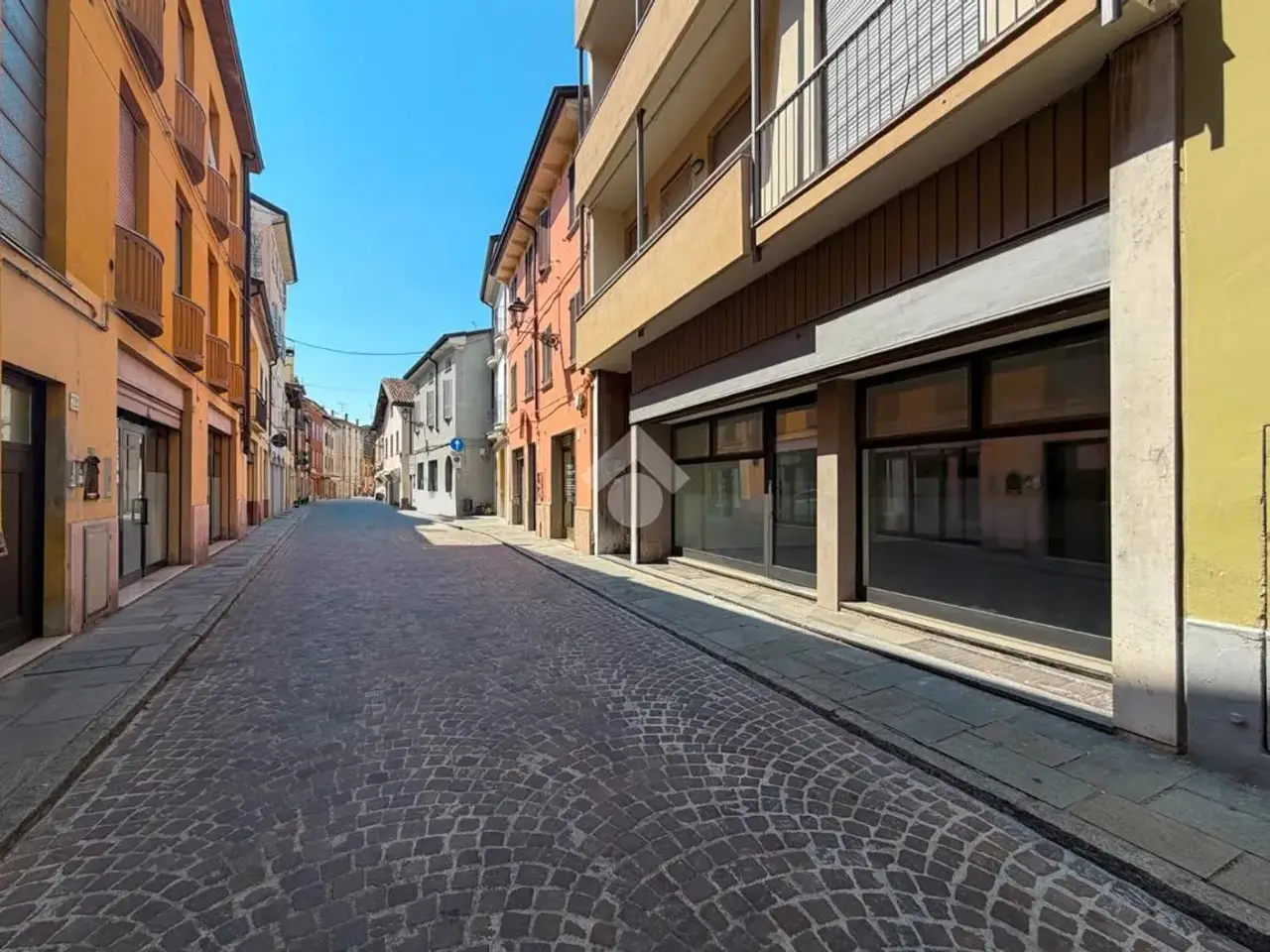 Negozio in Via S. Fiorenzo 51, Fiorenzuola D'Arda, {3} - Foto 1