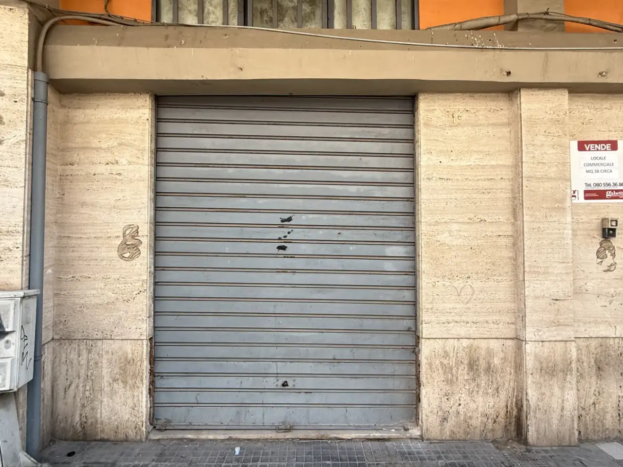 Negozio in Via Brigata Regina 1b, Bari, {3} - Foto 1