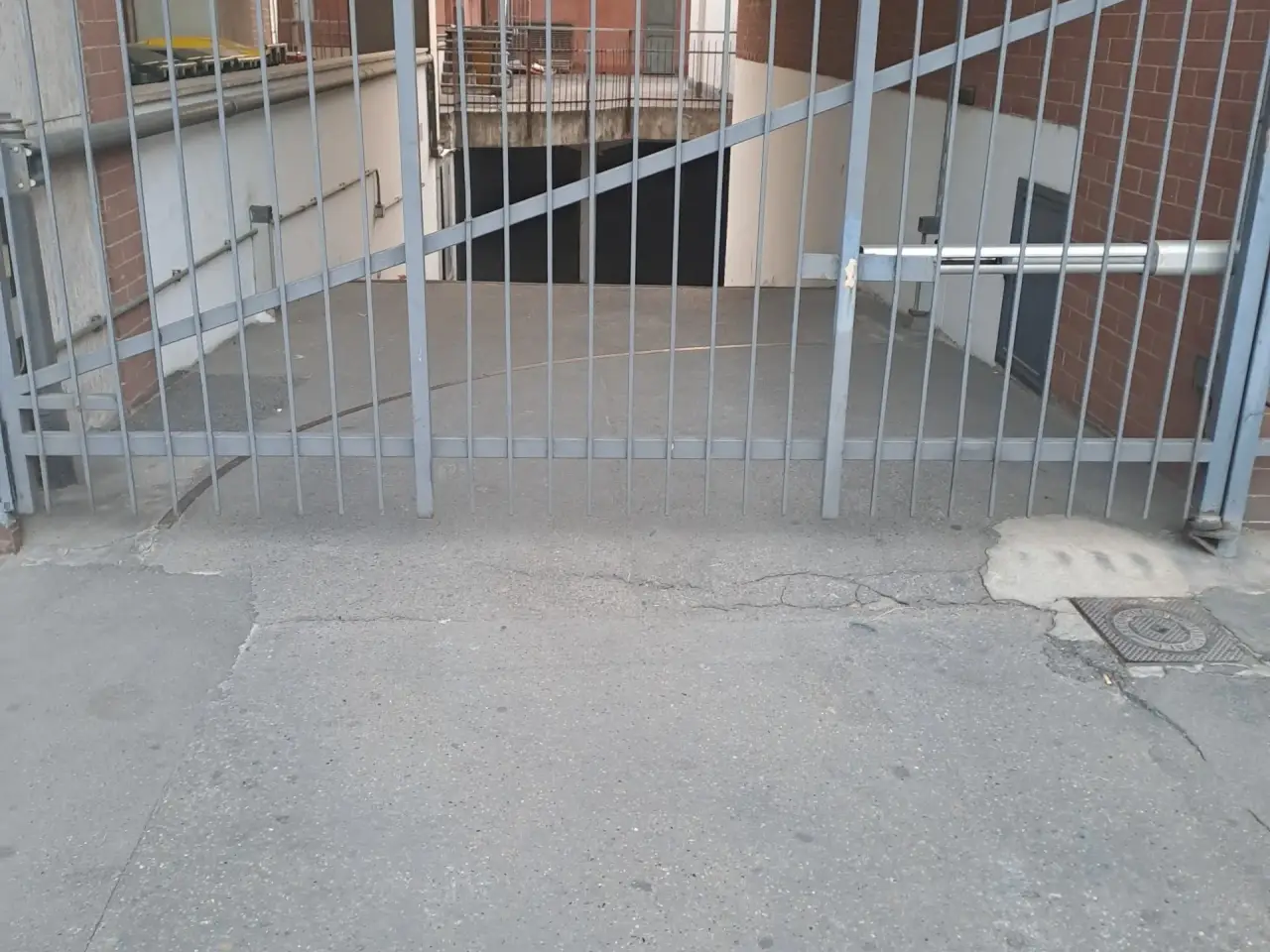Parcheggio chiuso in Corsi Siracusa 140, Torino, {3} - Foto 1