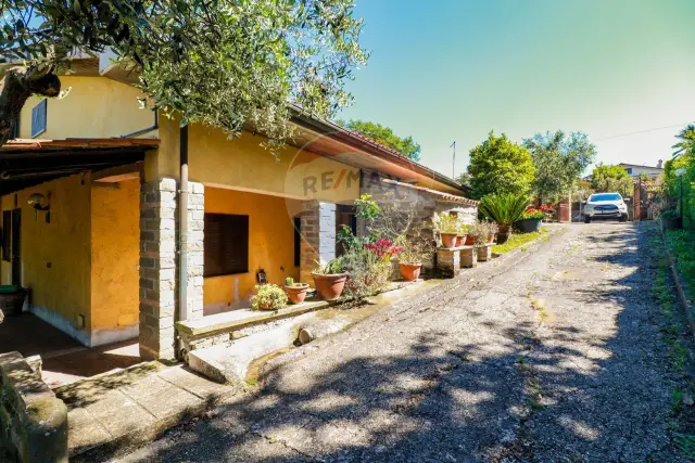 Villa in Via Quarto del Lago, Bracciano - Foto 1