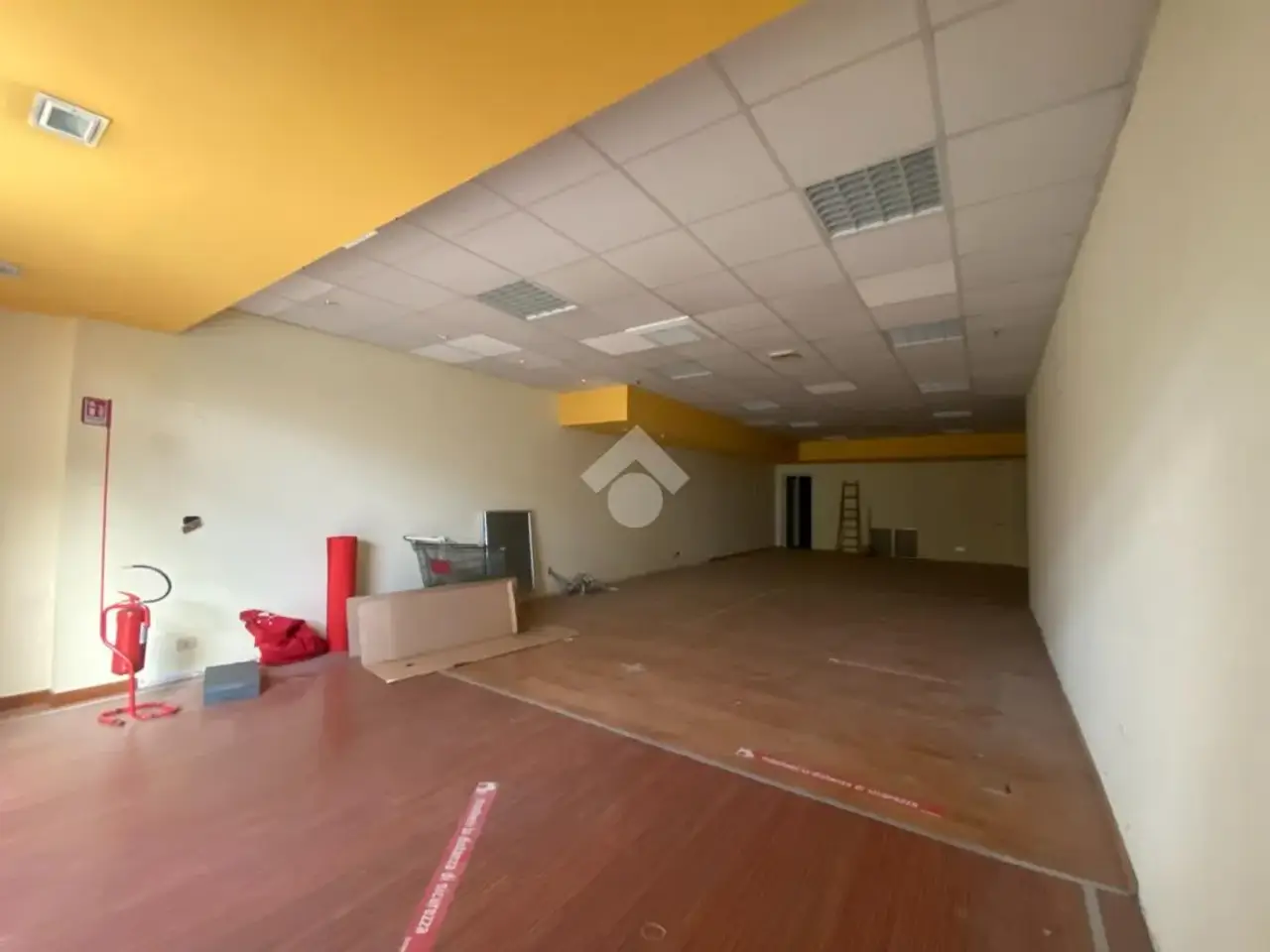 Negozio in Via Martiri di Cervarolo 20, Reggio nell'Emilia, {3} - Foto 2