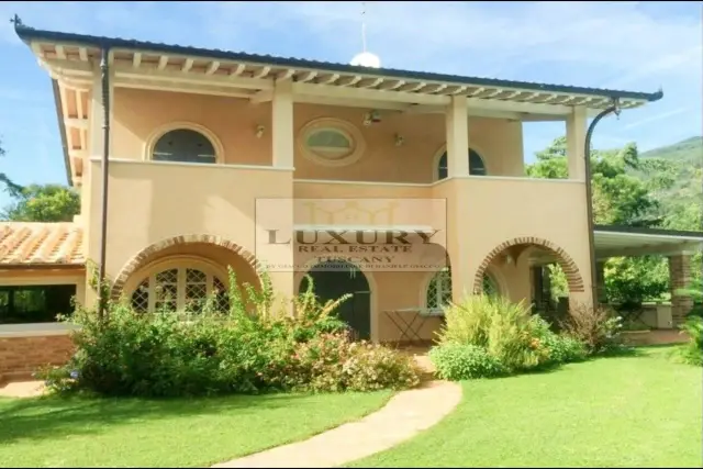 Villa in Via Gian Lorenzo Bernini, Pietrasanta - Foto 1