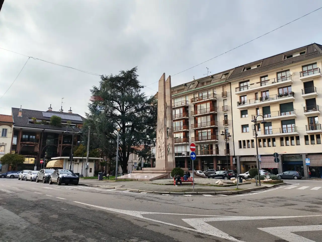 Negozio in Piazza Trento Trieste 3, Busto Arsizio, {3} - Foto 2