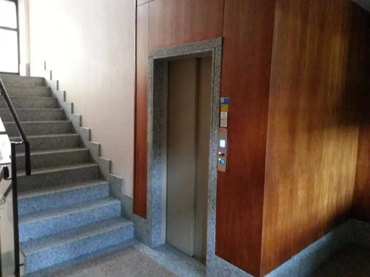 Ufficio in Via Luigi Einaudi 6, Cuneo, {3} - Foto 2