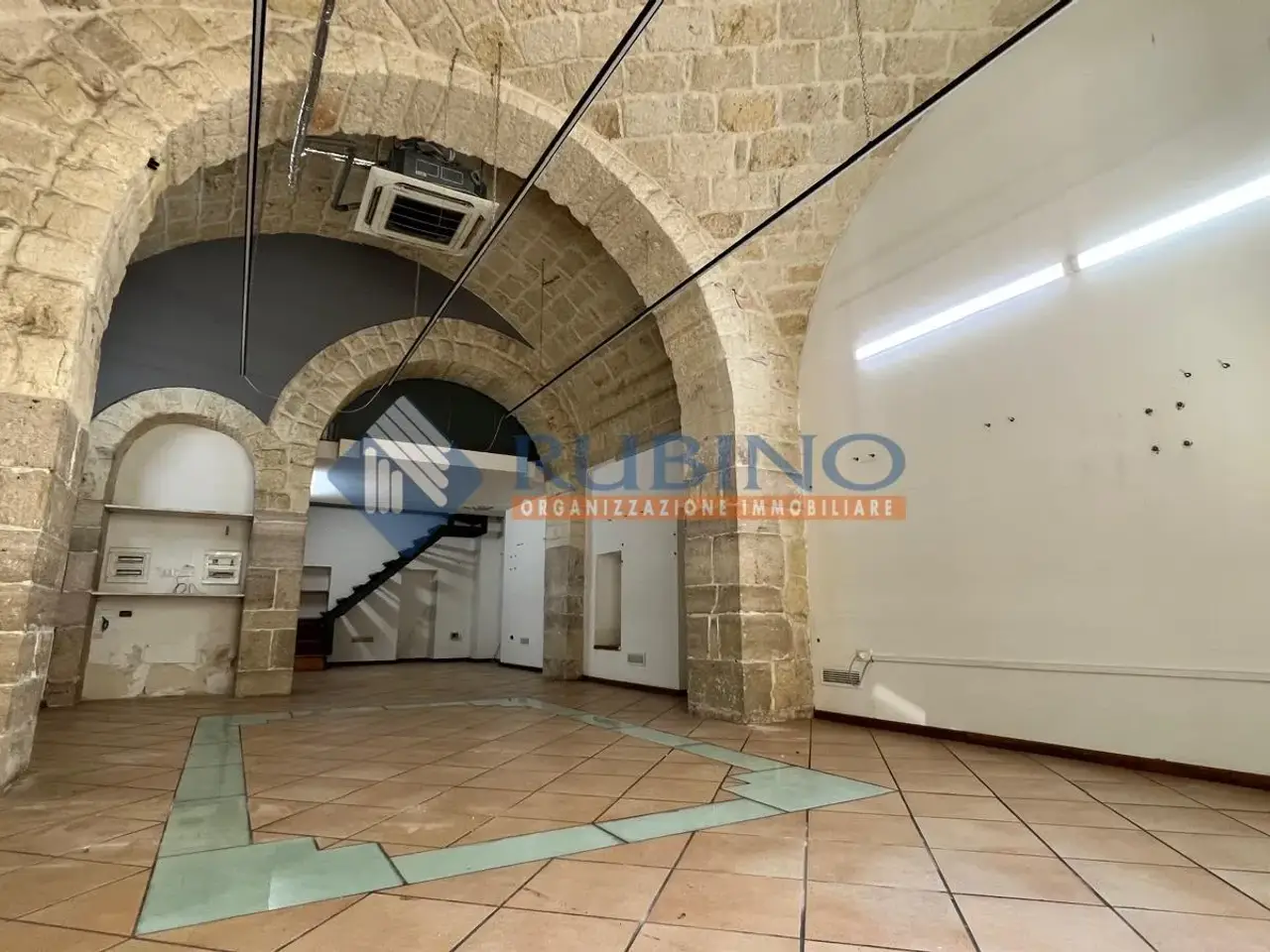 Palazzina commerciale in , Trani, {3} - Foto 2