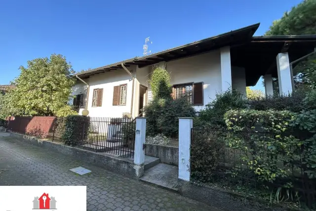 Villa in Via Fratelli Bronzetti, Cassano Magnago - Foto 1