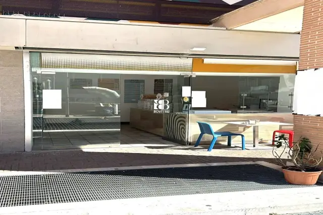 Geschäft in Viale Donato Bramante, Fiumicino - Foto 1