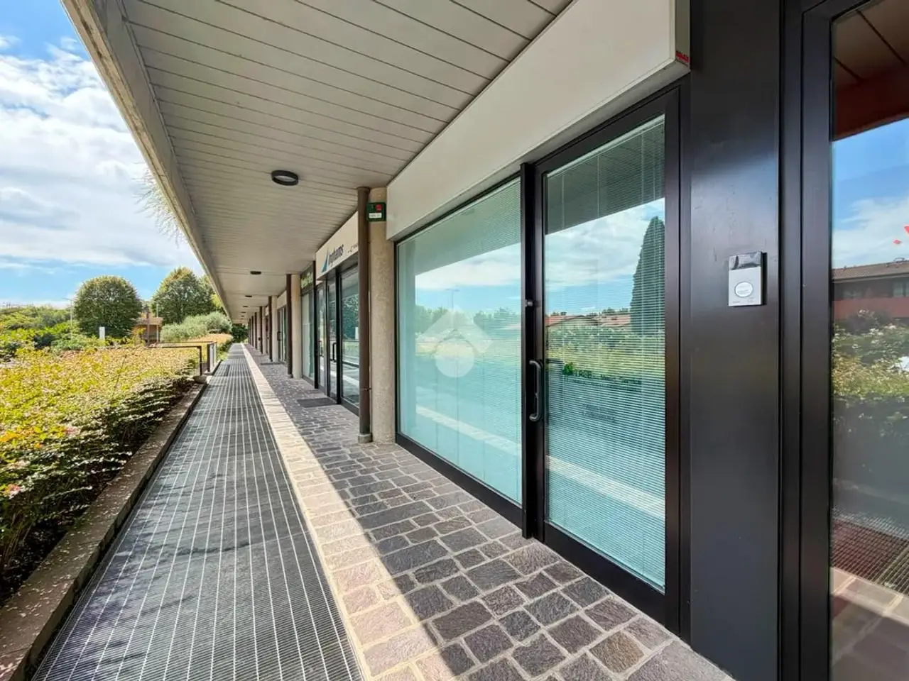 Ufficio in Viale Andreis 74, Desenzano Del Garda, {3} - Foto 1