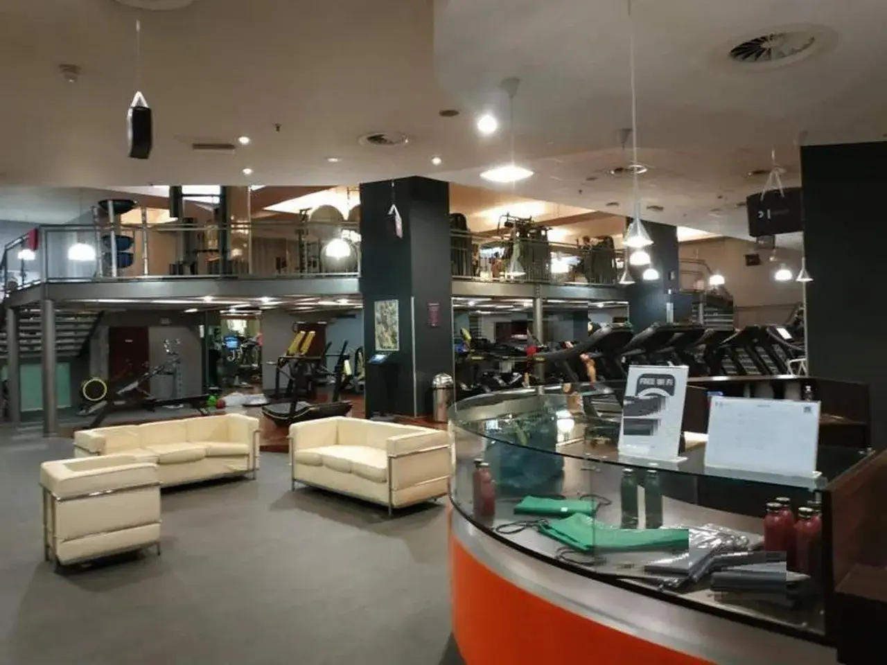 Palestra in Corso del Popolo, N. 10, Padova, {3} - Foto 1