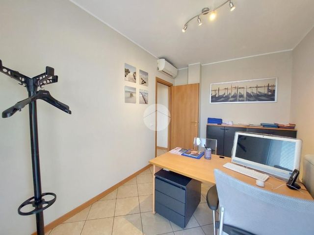 Büro in {3}, Via C. Battisti - Foto 1