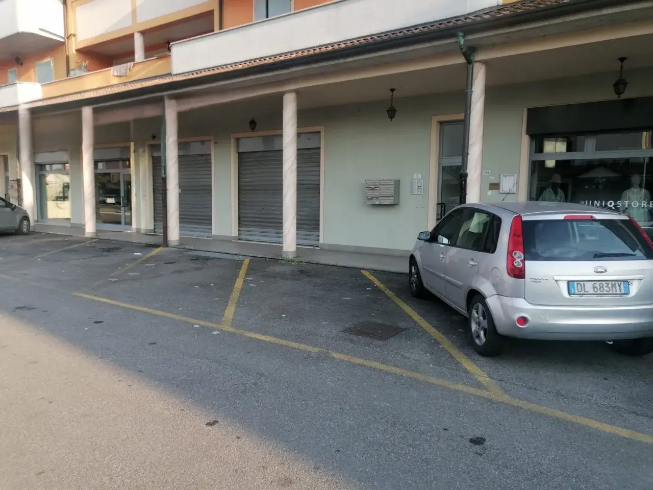 Negozio in Via 25 Aprile 147, Rovato, {3} - Foto 1