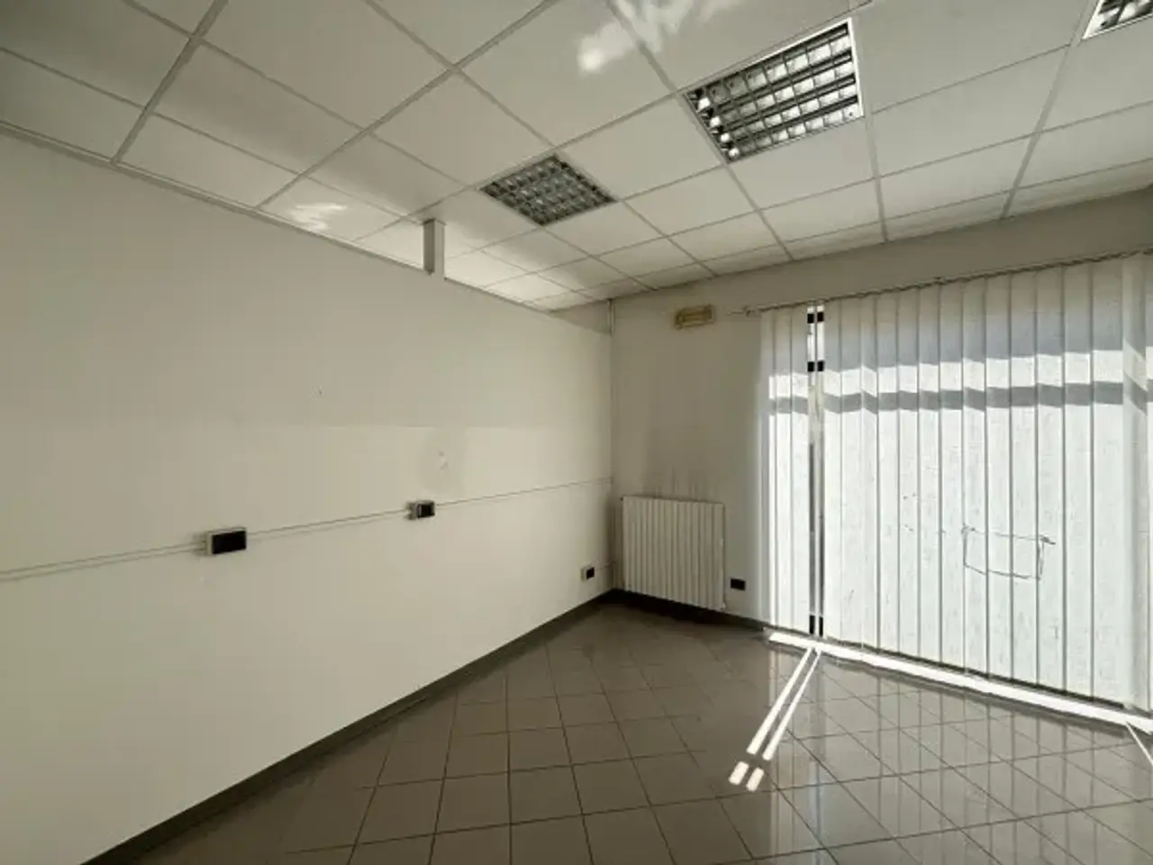 Negozio in Via Duca d'Aosta, Castelnuovo Calcea, {3} - Foto 1
