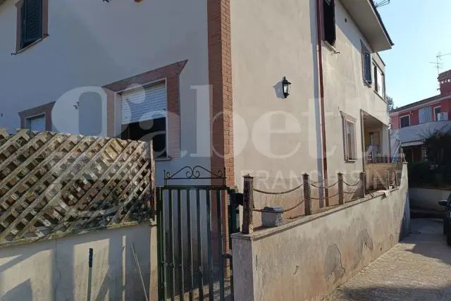 4-room flat in Via delle 5 Giornate  23, Anzio - Photo 1