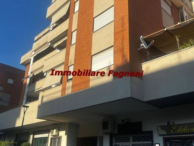 4-room flat in Via Ventiquattro Maggio, Velletri - Photo 1