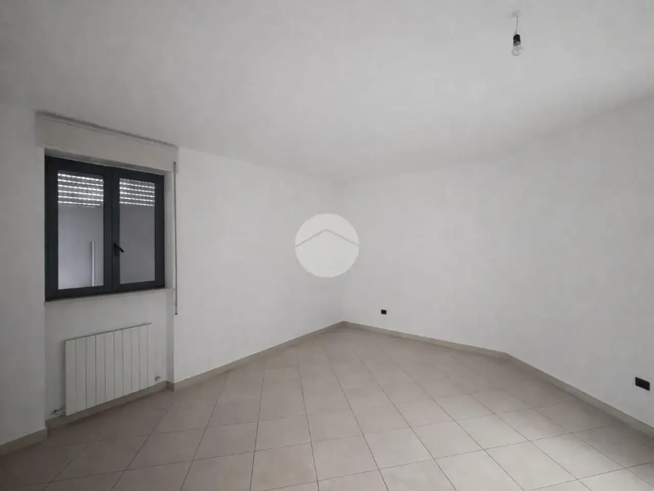 Negozio in Viale Amedeo Duca d'Aosta, Comun Nuovo, {3} - Foto 1