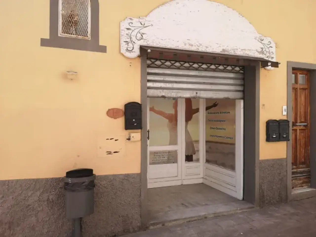 Negozio in Piazza fra' Ristoro 15, Campi Bisenzio, {3} - Foto 2