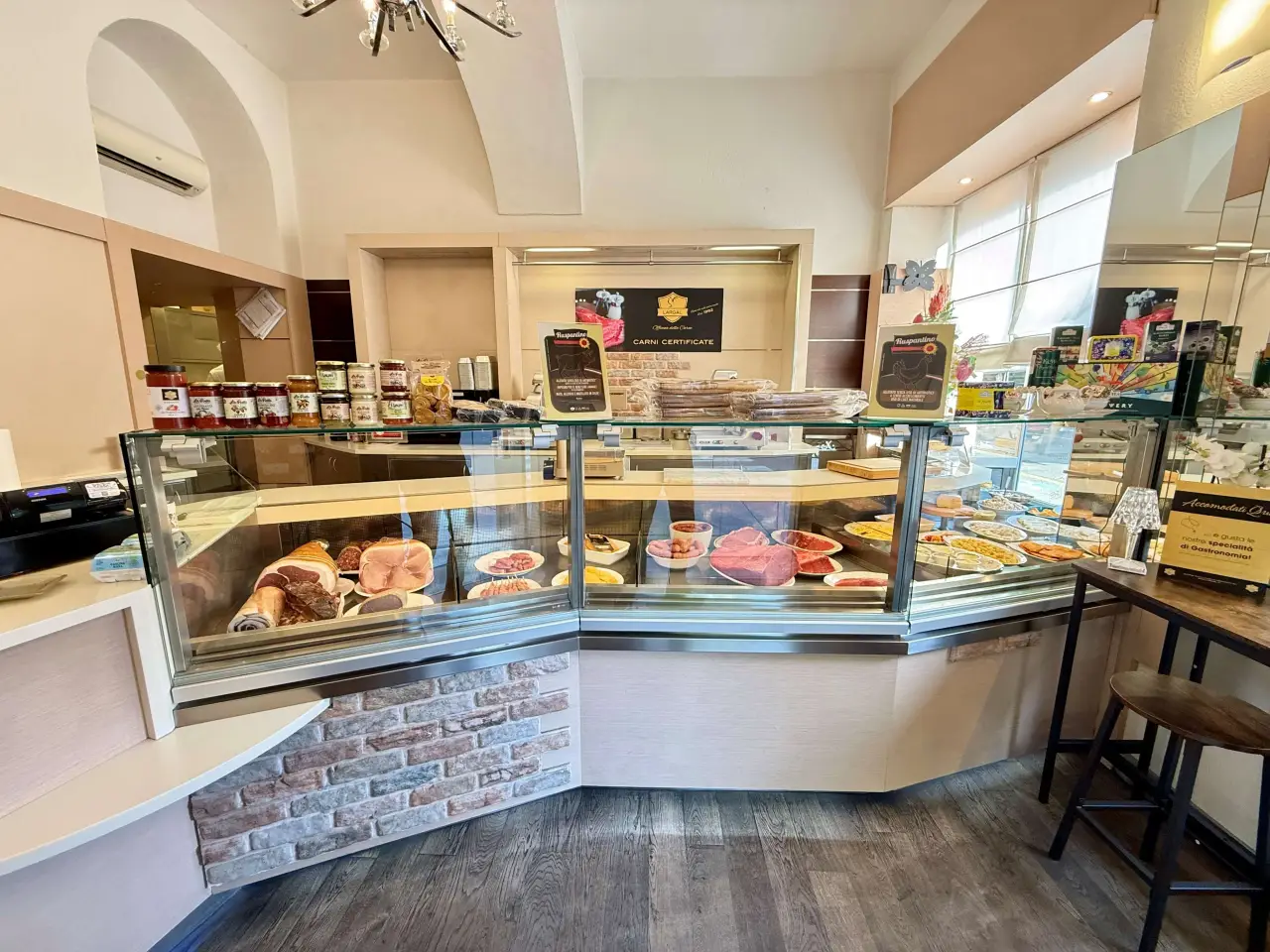 Alimentari - Gastronomia in Piazza Vittorio Veneto 7/a, Pinerolo, {3} - Foto 2