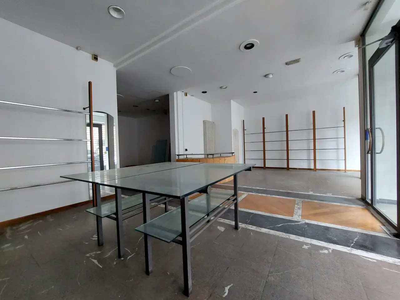 Locale commerciale in , Imola, {3} - Foto 1