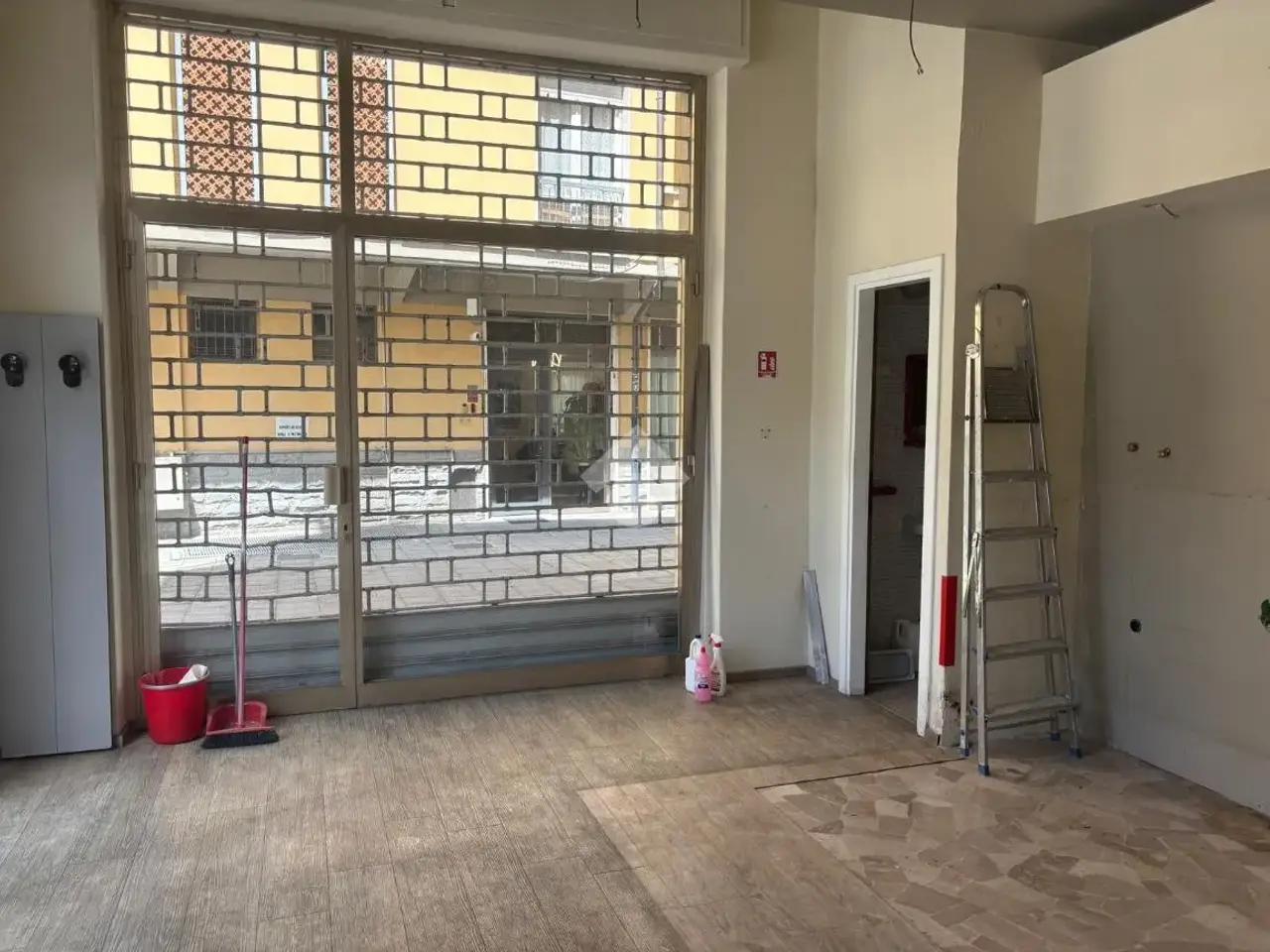 Negozio in Piazza Nord Cannicci 4, Scandicci, {3} - Foto 1