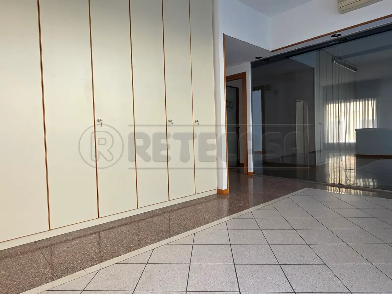 Palazzina commerciale in , Valdagno, {3} - Foto 2