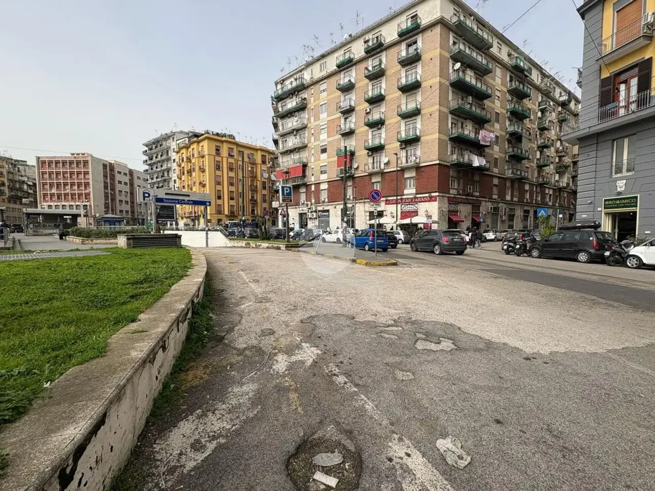 Magazzino in Piazza Nazionale 54, Napoli, {3} - Foto 1