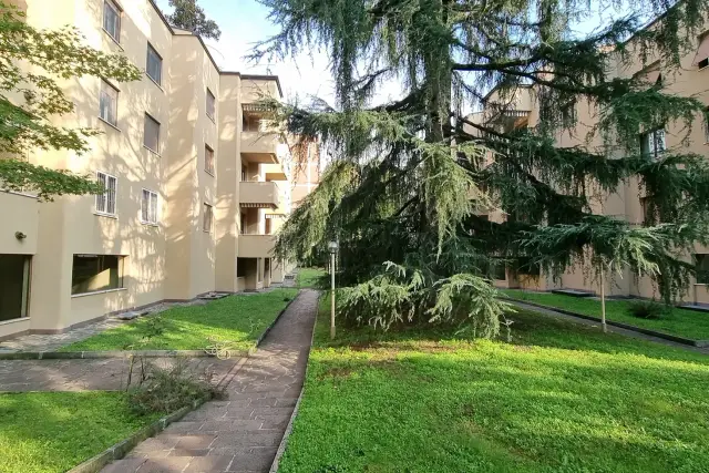 3-room flat in Via G. Oberdan, Brugherio - Photo 1