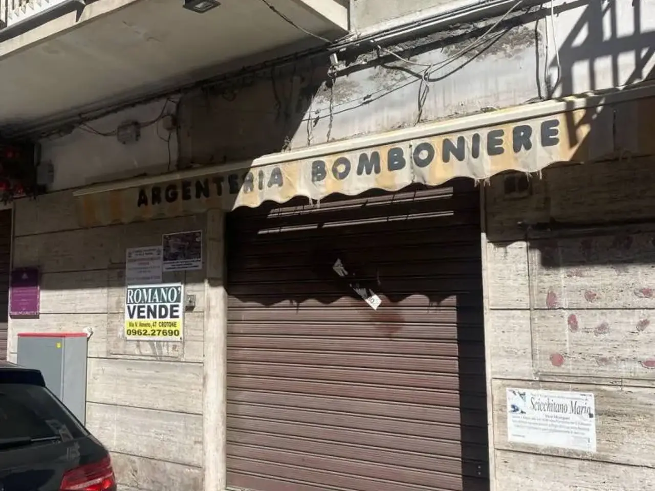 Locale commerciale in Via Mario Nicoletta, Crotone, {3} - Foto 1