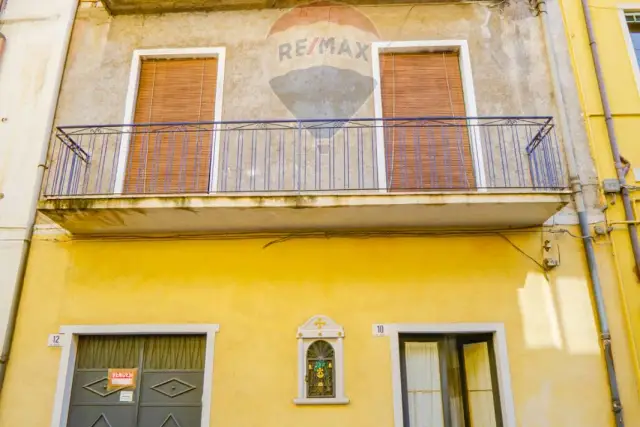 Detached house in Via Reggio 10/12, Paternò - Photo 1