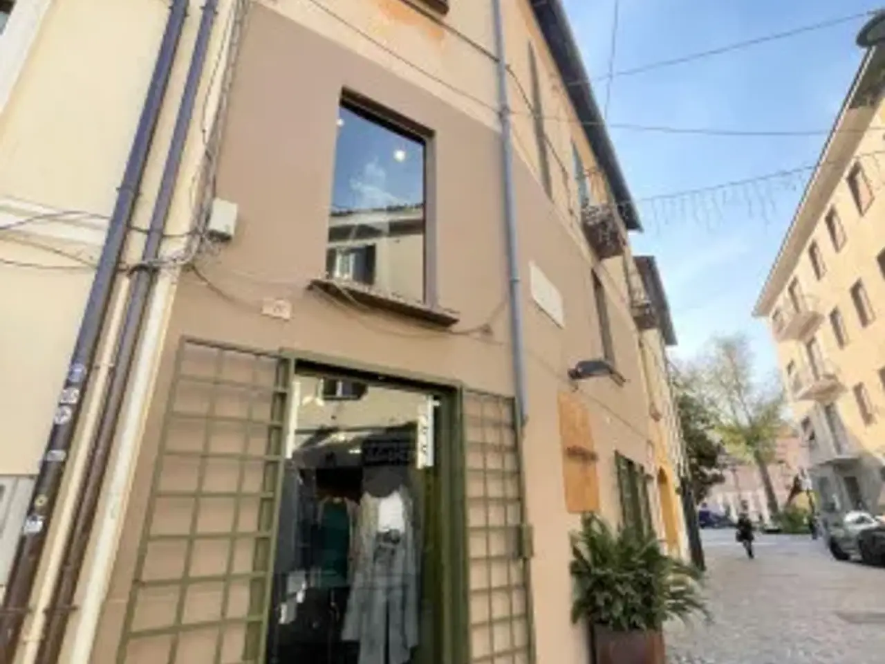 Abbigliamento in Piazza San Francesco, Terni, {3} - Foto 1