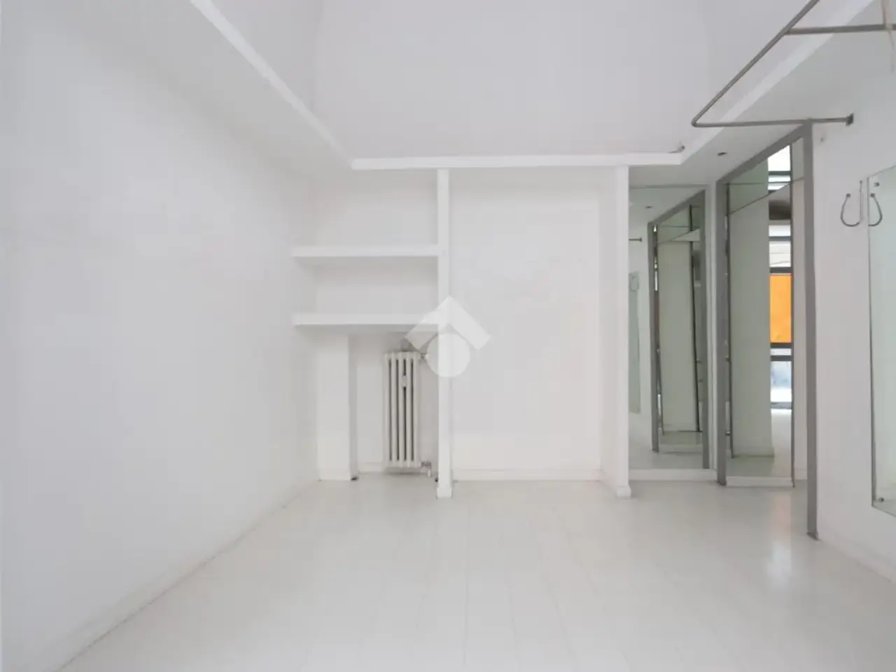 Negozio in Via S. Giacomo della Vittoria 38, Alessandria, {3} - Foto 1
