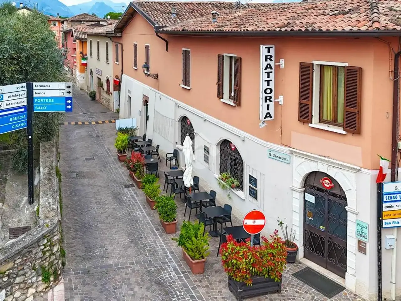 Negozio in Via G. Zanardelli 2, San Felice Del Benaco, {3} - Foto 1