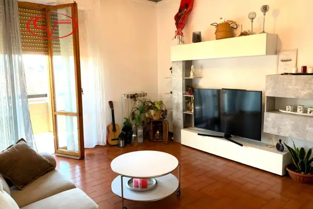 4-room flat in Via Gramsci, Montevarchi - Photo 1