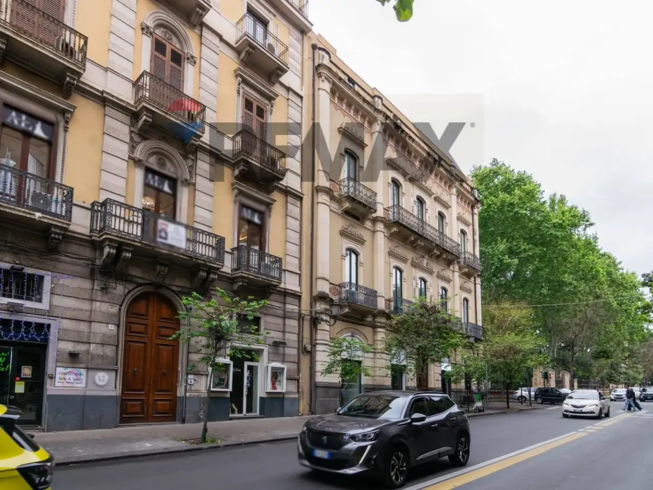 Esercizio commerciale in Viale Regina Margherita 17, Catania, {3} - Foto 1