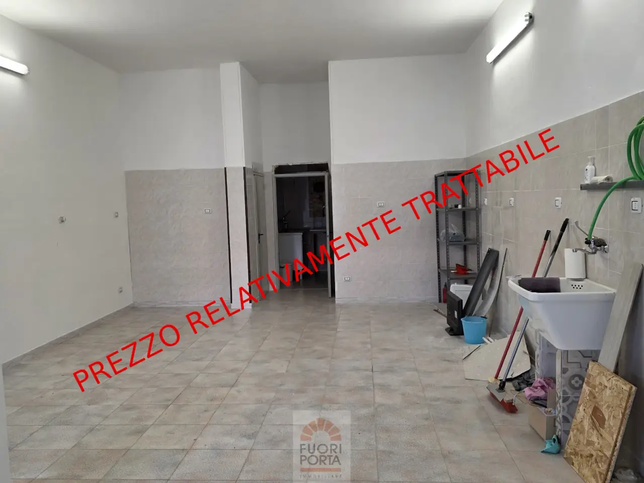 Negozio in Via G. Spadolini 43, Cavallino, {3} - Foto 1