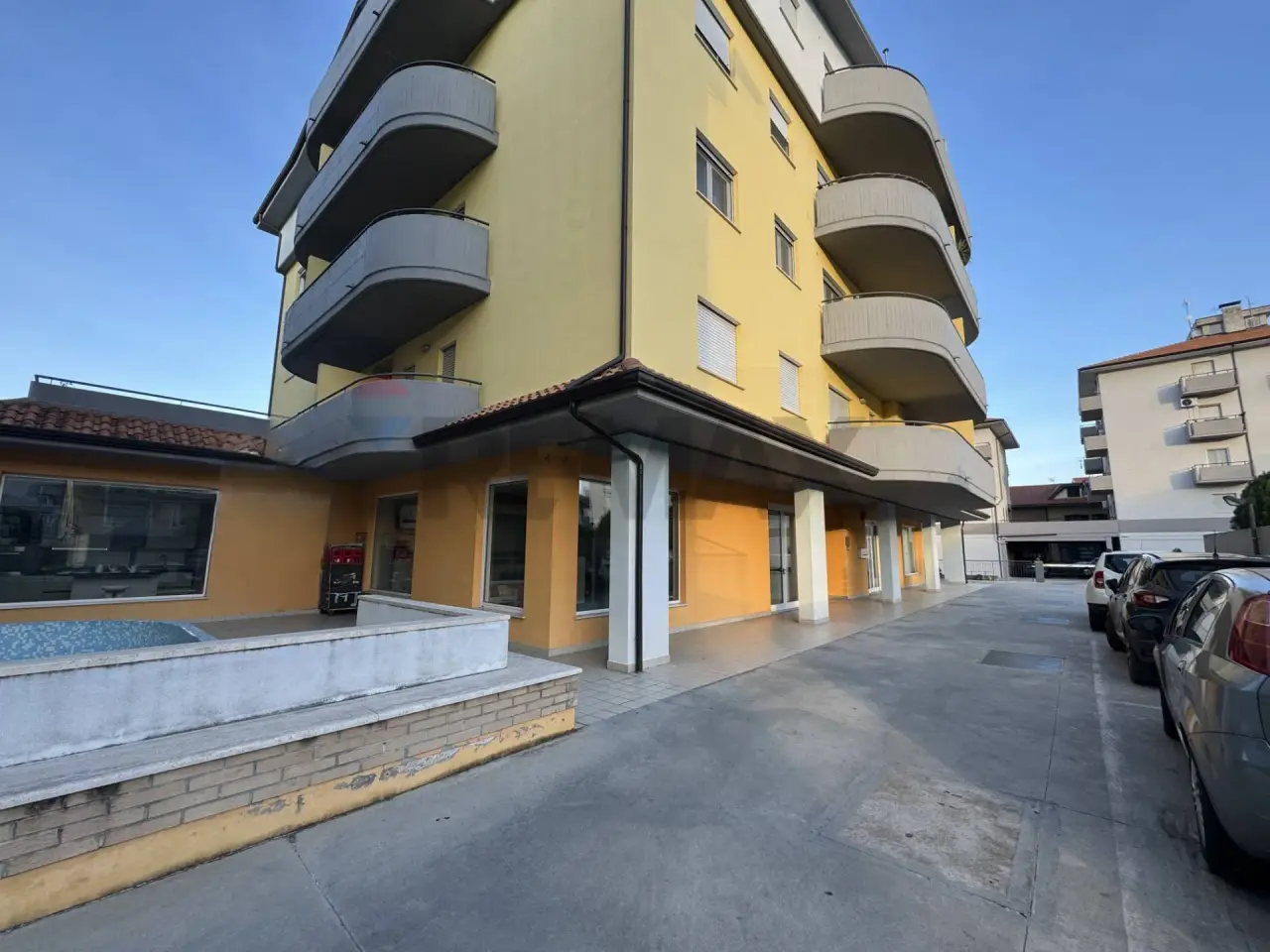Negozio in Via Francesco Paolo Tosti 1, Altino, {3} - Foto 2