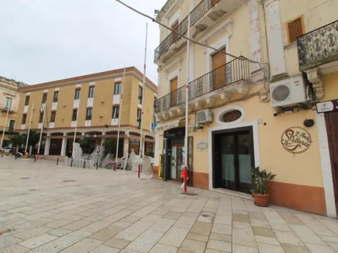 Negozio in Piazza Regina Margherita 7, Grottaglie, {3} - Foto 1
