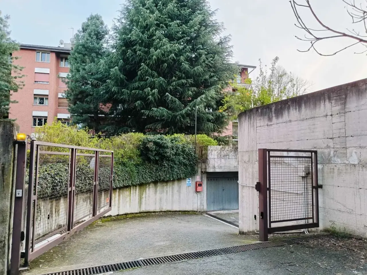 Parcheggio chiuso in Via Dott. l. Rossetti 19, Cirie', {3} - Foto 1