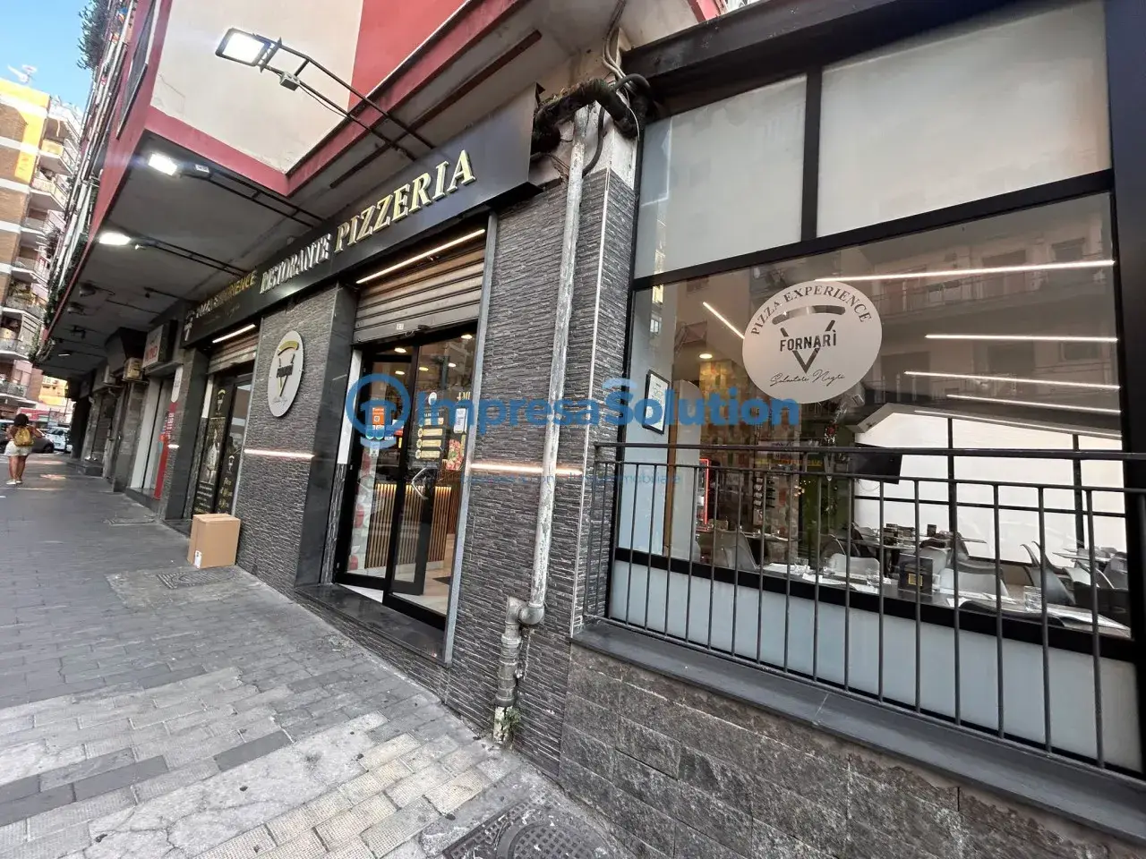 Pizzeria in Via Simone Martini, Napoli, {3} - Foto 2